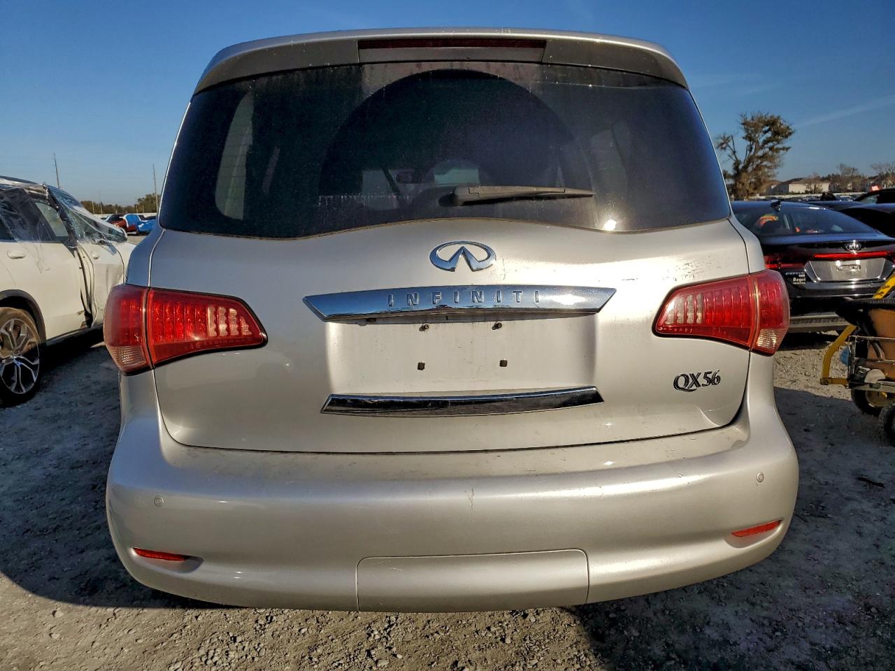 2013 INFINITI QX56 photo 6