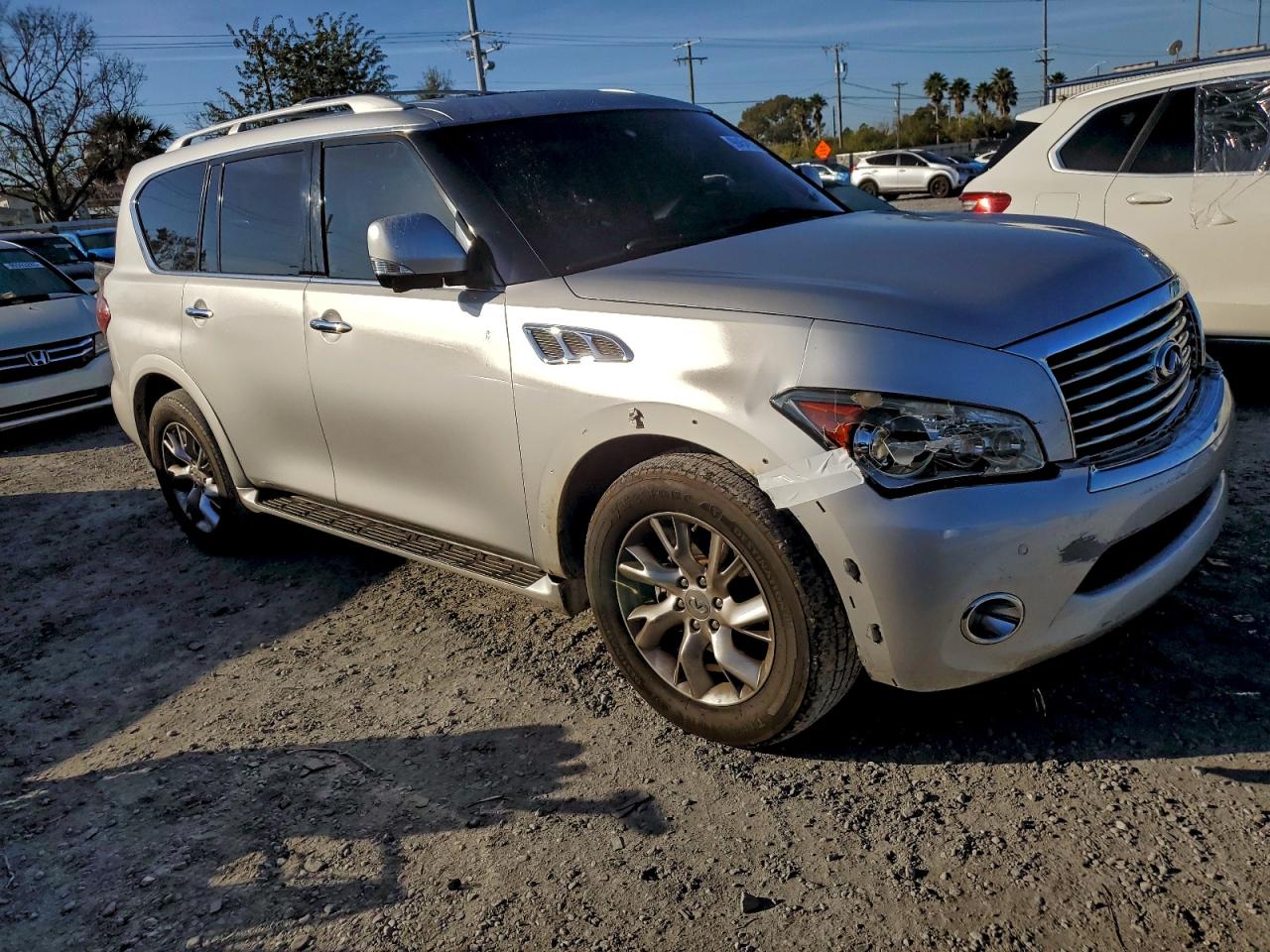 2013 INFINITI QX56 photo 4
