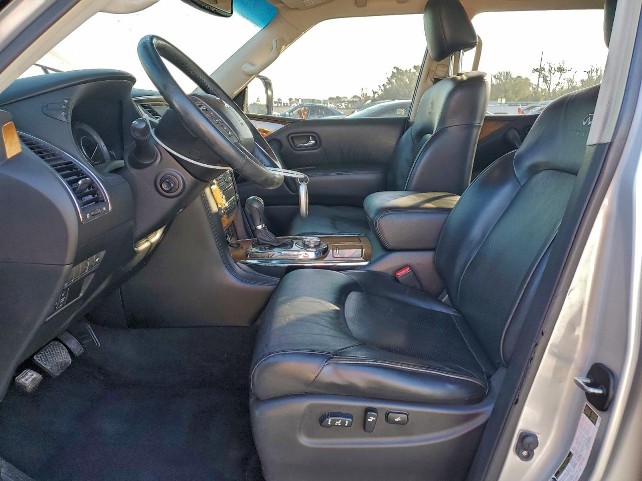 2013 INFINITI QX56 photo 7