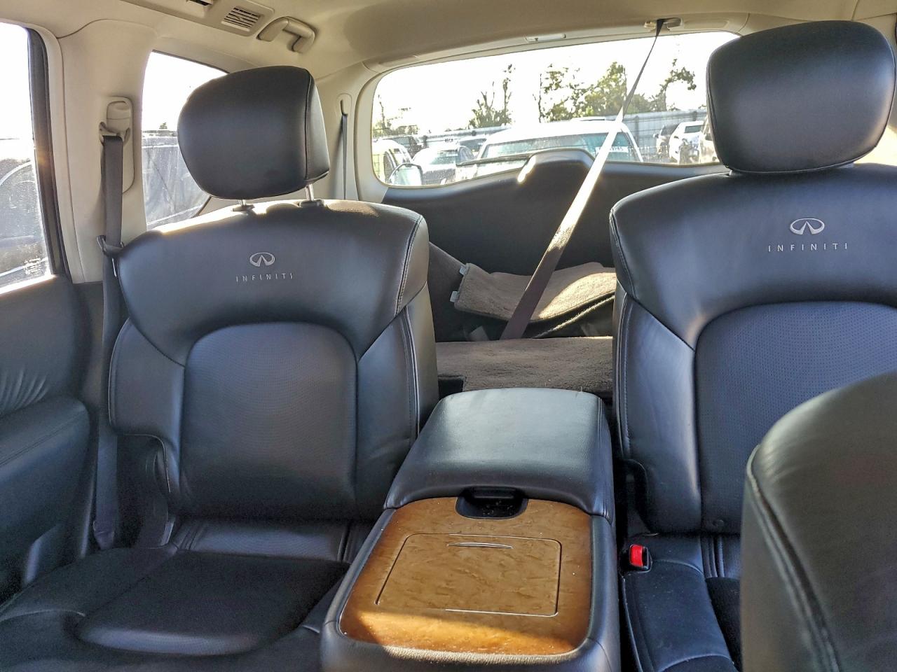 2013 INFINITI QX56 photo 10