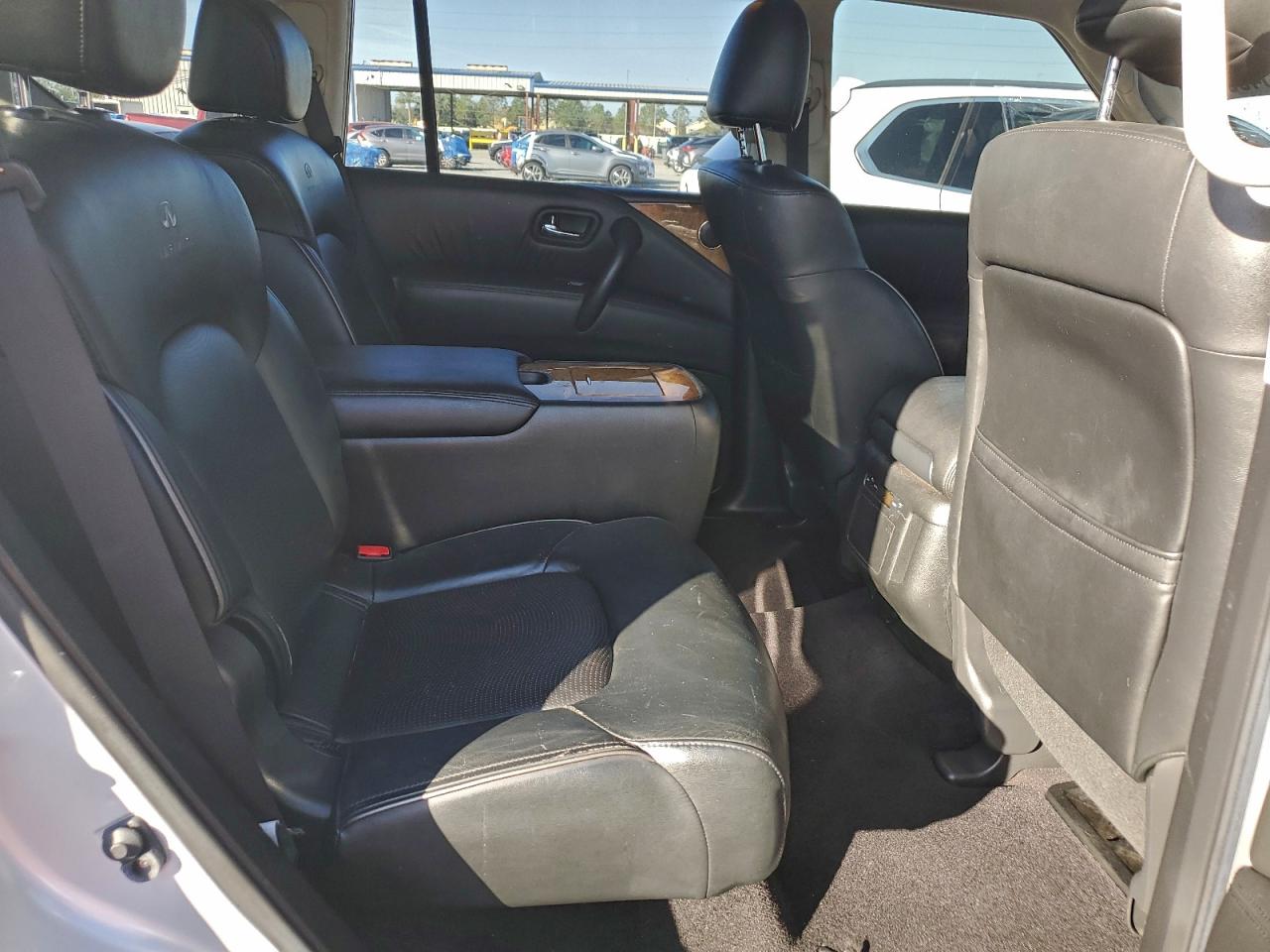 2013 INFINITI QX56 photo 11