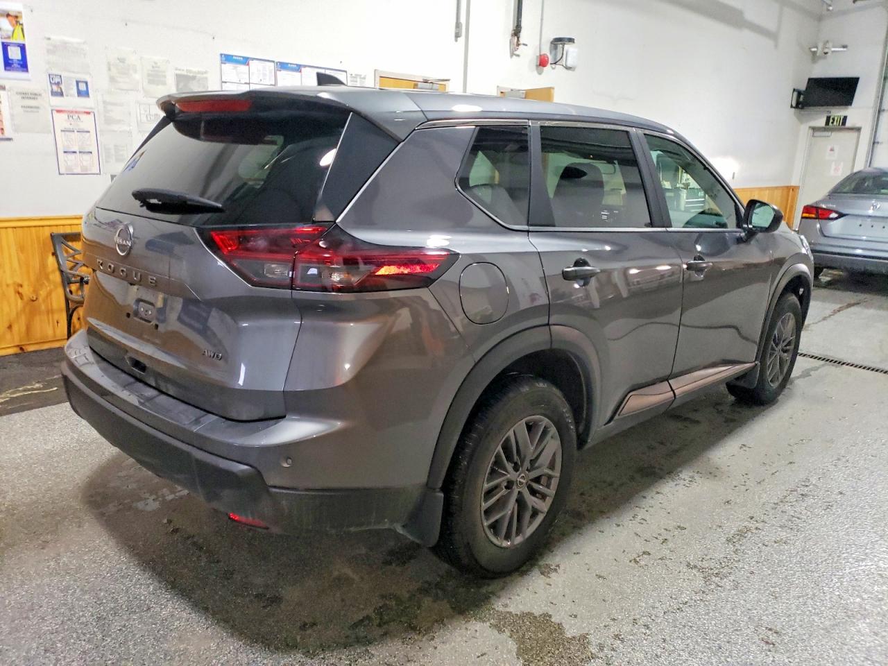2024 NISSAN ROGUE S photo 3