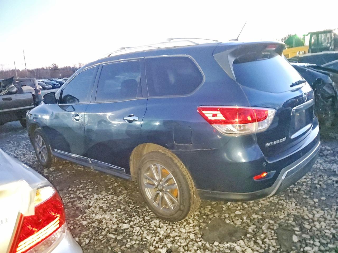 2013 NISSAN PATHFINDER S photo 2