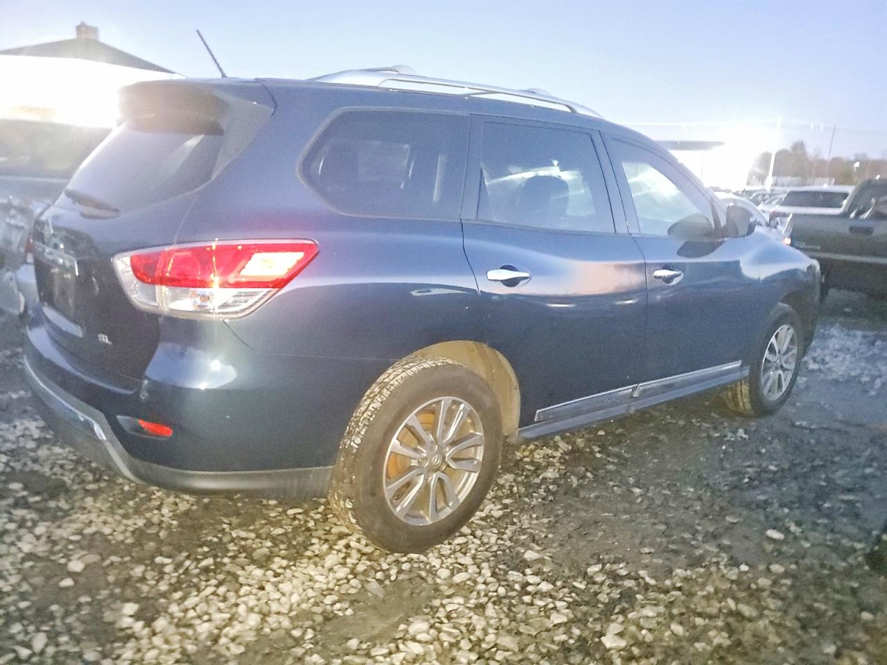 2013 NISSAN PATHFINDER S photo 3