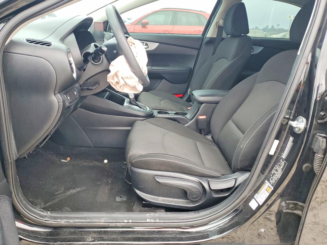 2024 KIA FORTE LX photo 7