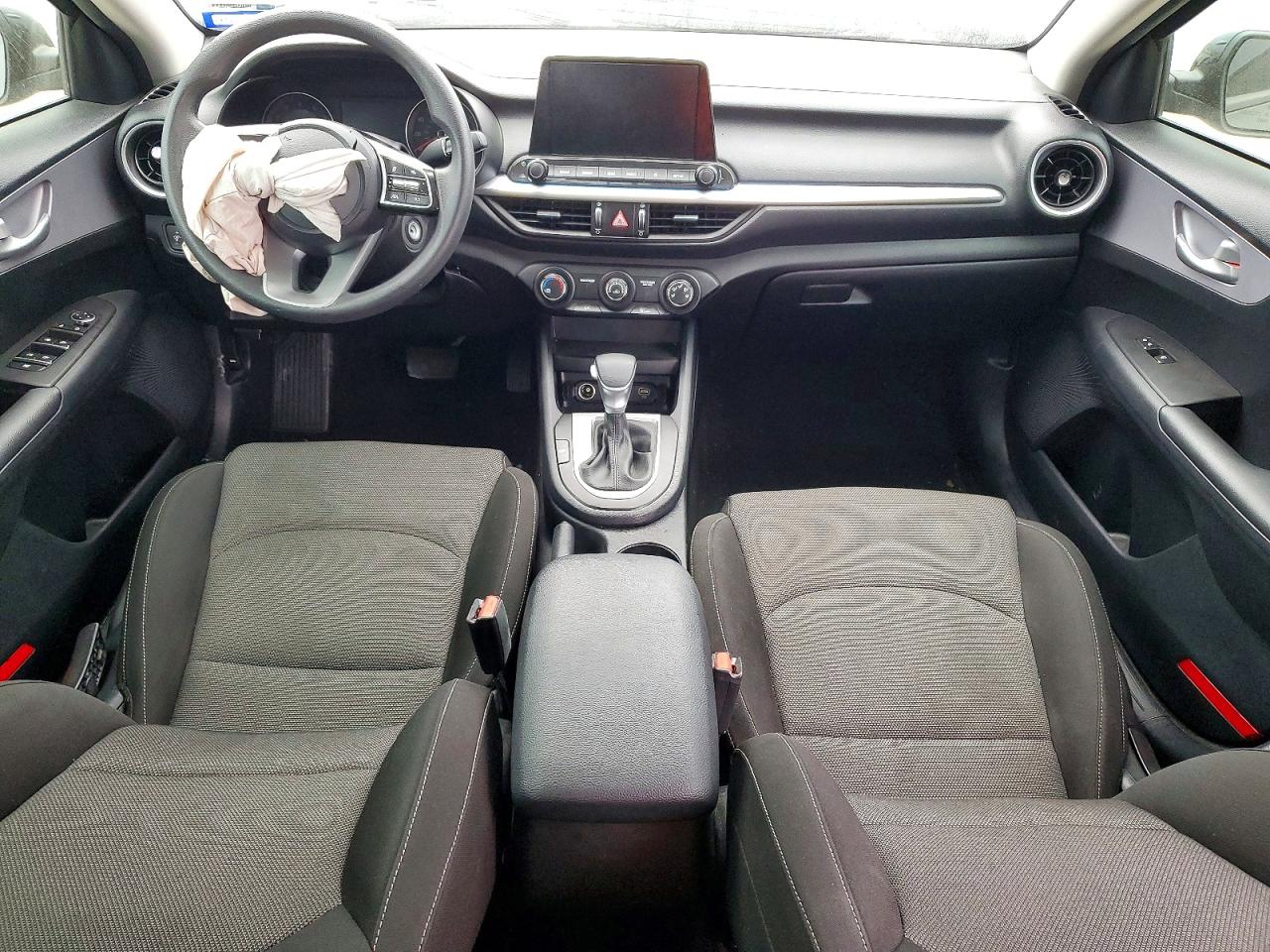 2024 KIA FORTE LX photo 8