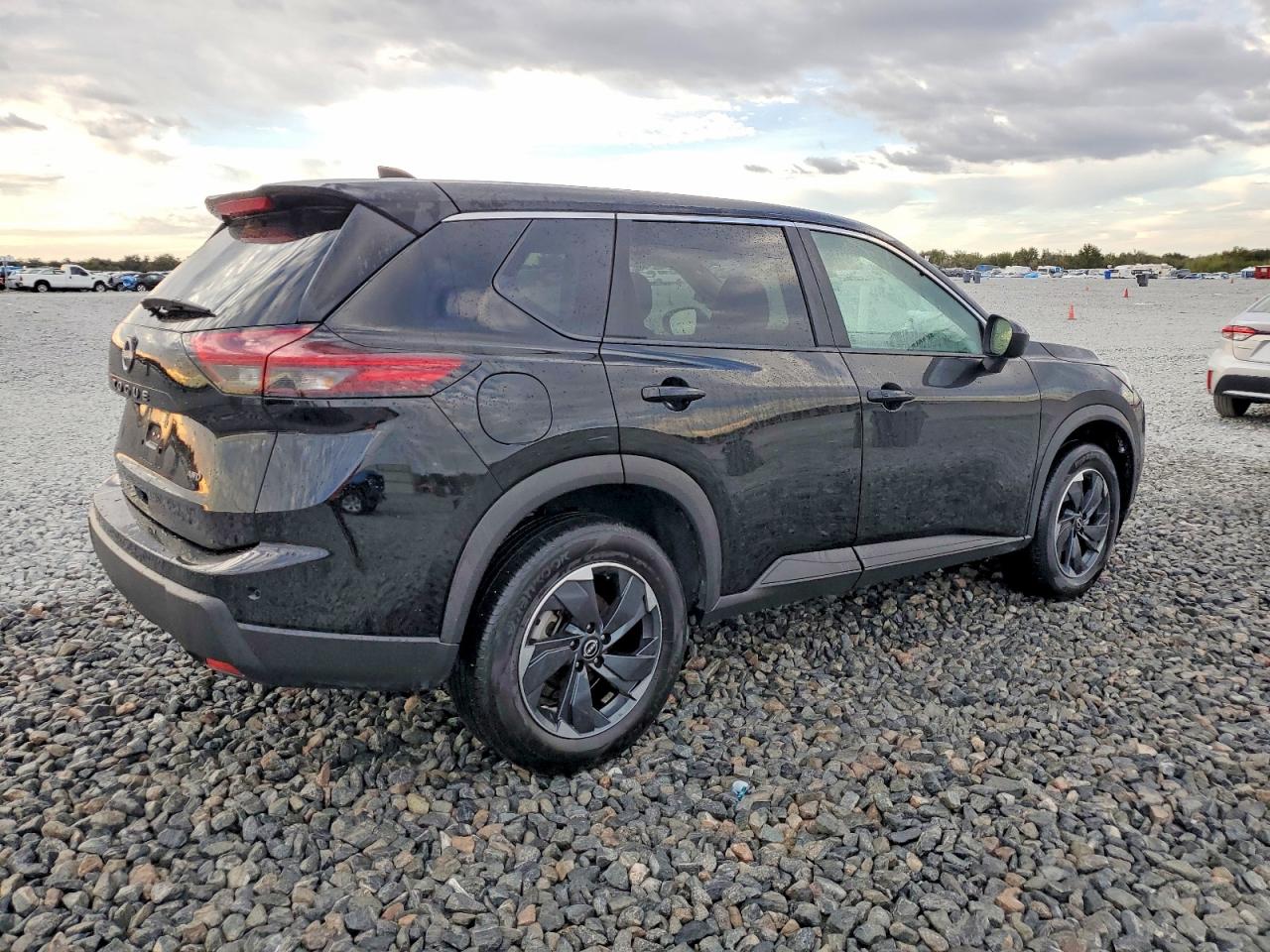 2025 NISSAN ROGUE SV photo 3