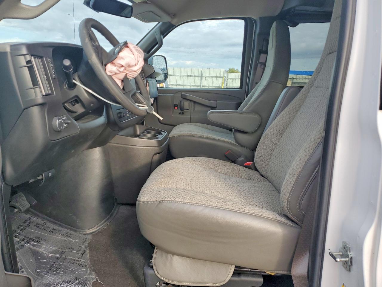 2024 CHEVROLET EXPRESS G3500 LT photo 13