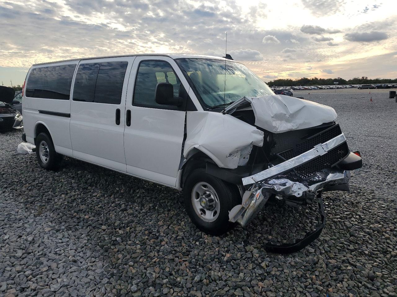 2024 CHEVROLET EXPRESS G3500 LT photo 7