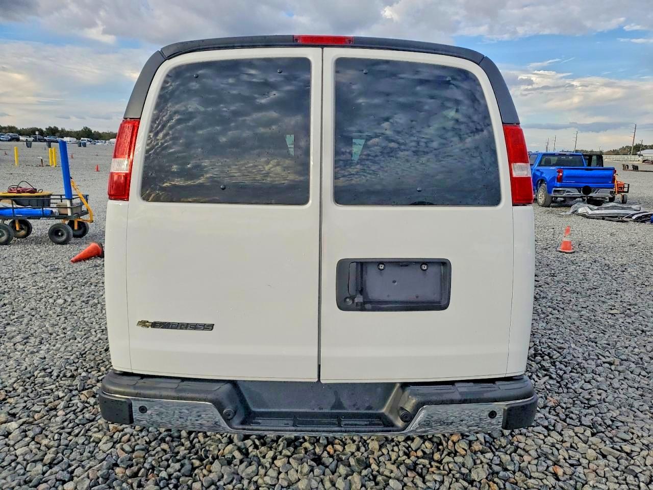 2024 CHEVROLET EXPRESS G3500 LT photo 11
