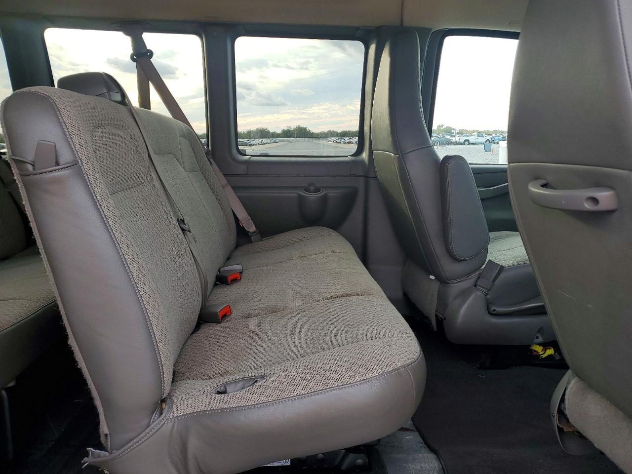 2024 CHEVROLET EXPRESS G3500 LT photo 21