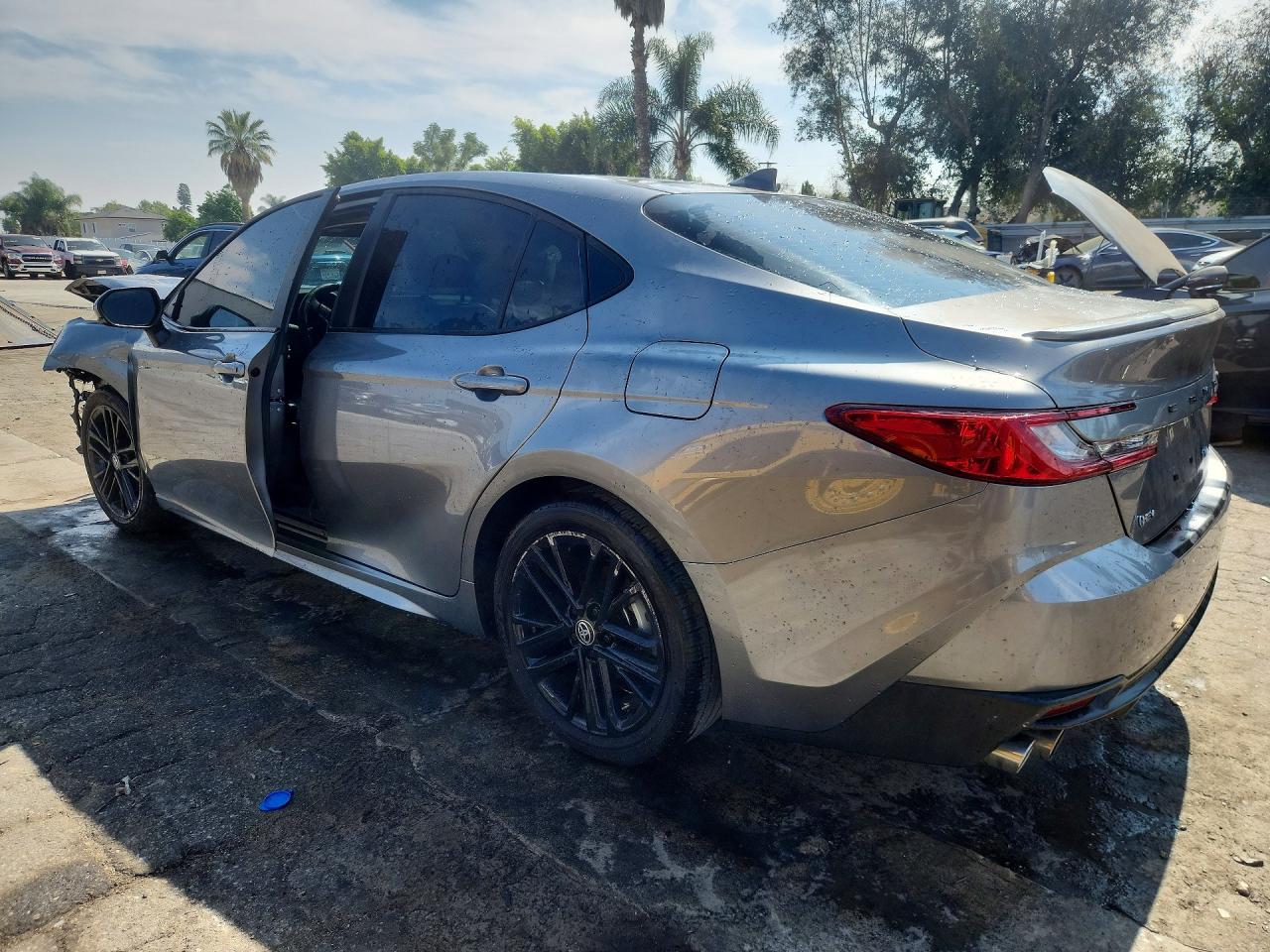 2025 TOYOTA CAMRY SE photo 3