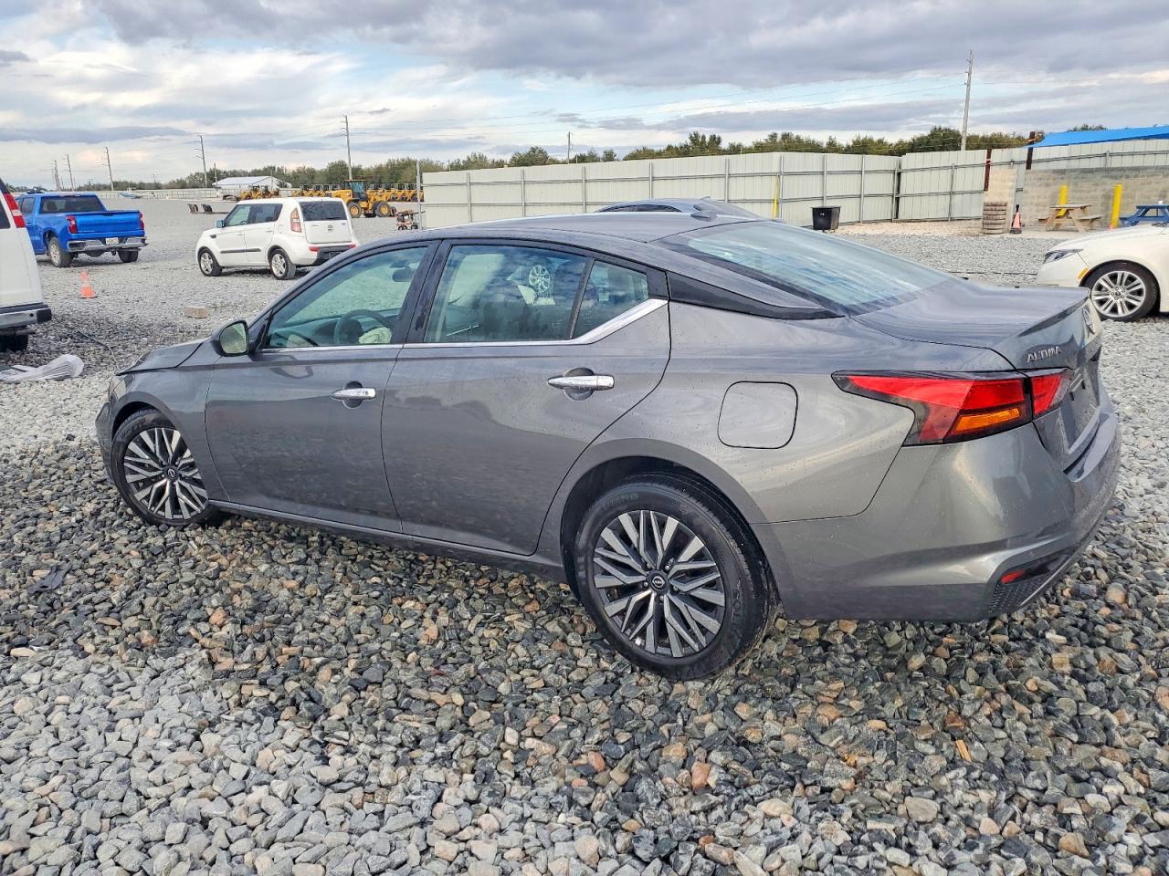 2025 NISSAN ALTIMA SV photo 2
