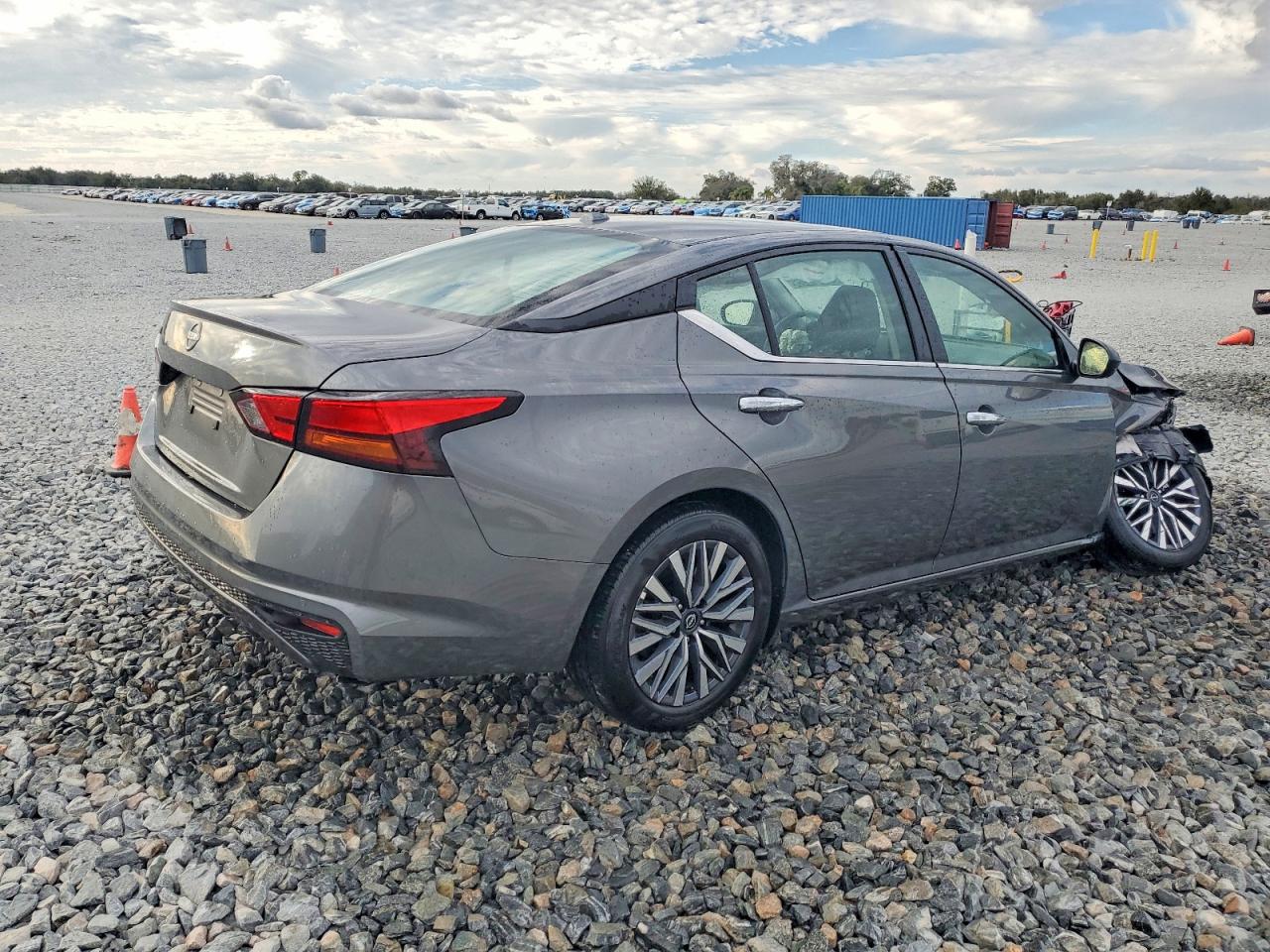 2025 NISSAN ALTIMA SV photo 3