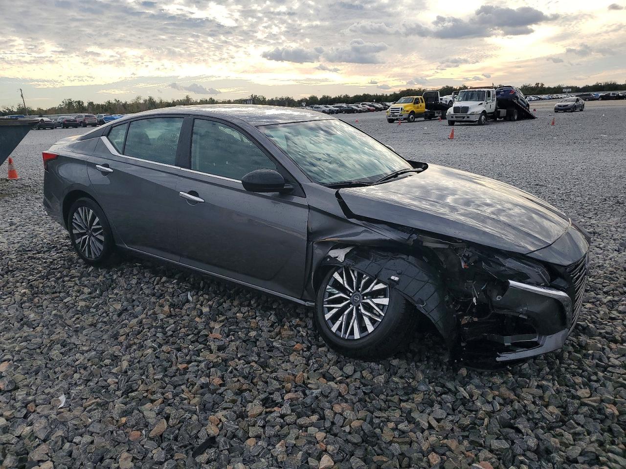 2025 NISSAN ALTIMA SV photo 4