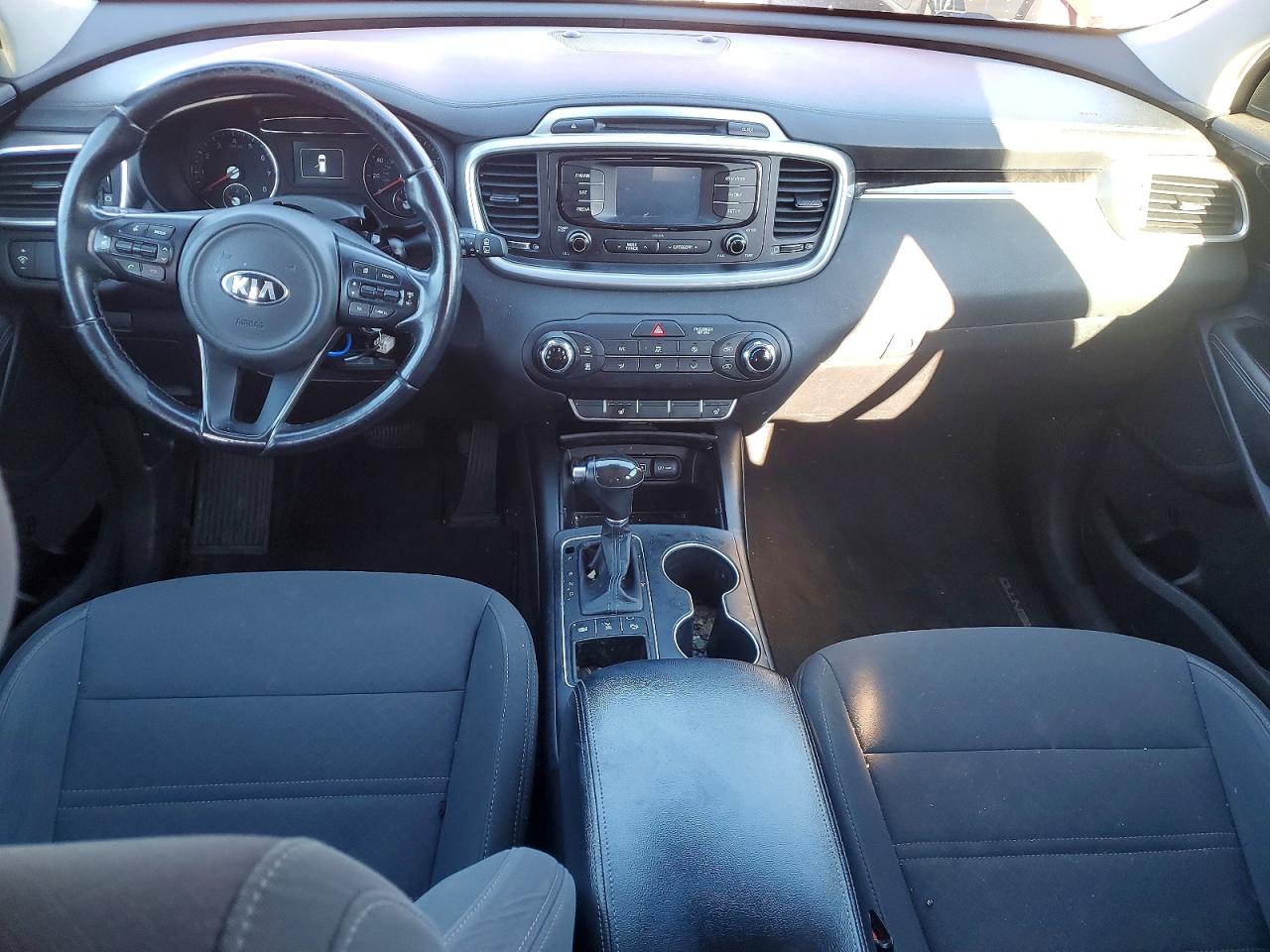 2016 KIA SORENTO LX photo 8