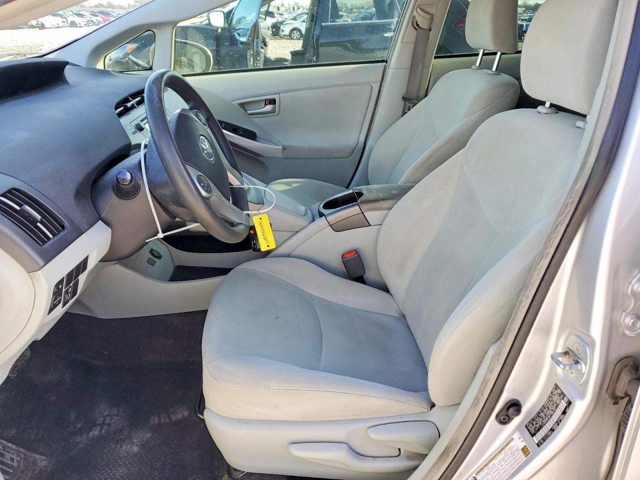 2015 TOYOTA PRIUS photo 7