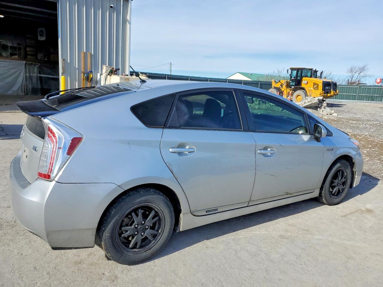 2015 TOYOTA PRIUS photo 3