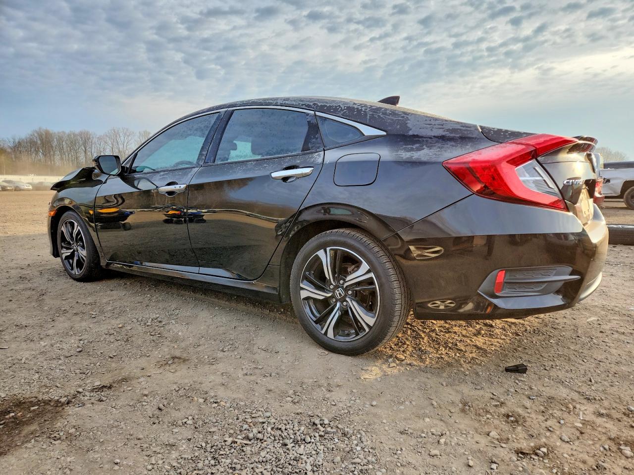 2017 HONDA CIVIC TOURING photo 2