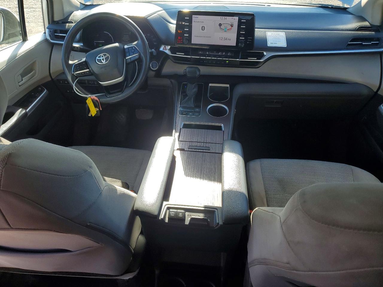 2021 TOYOTA SIENNA LE photo 8