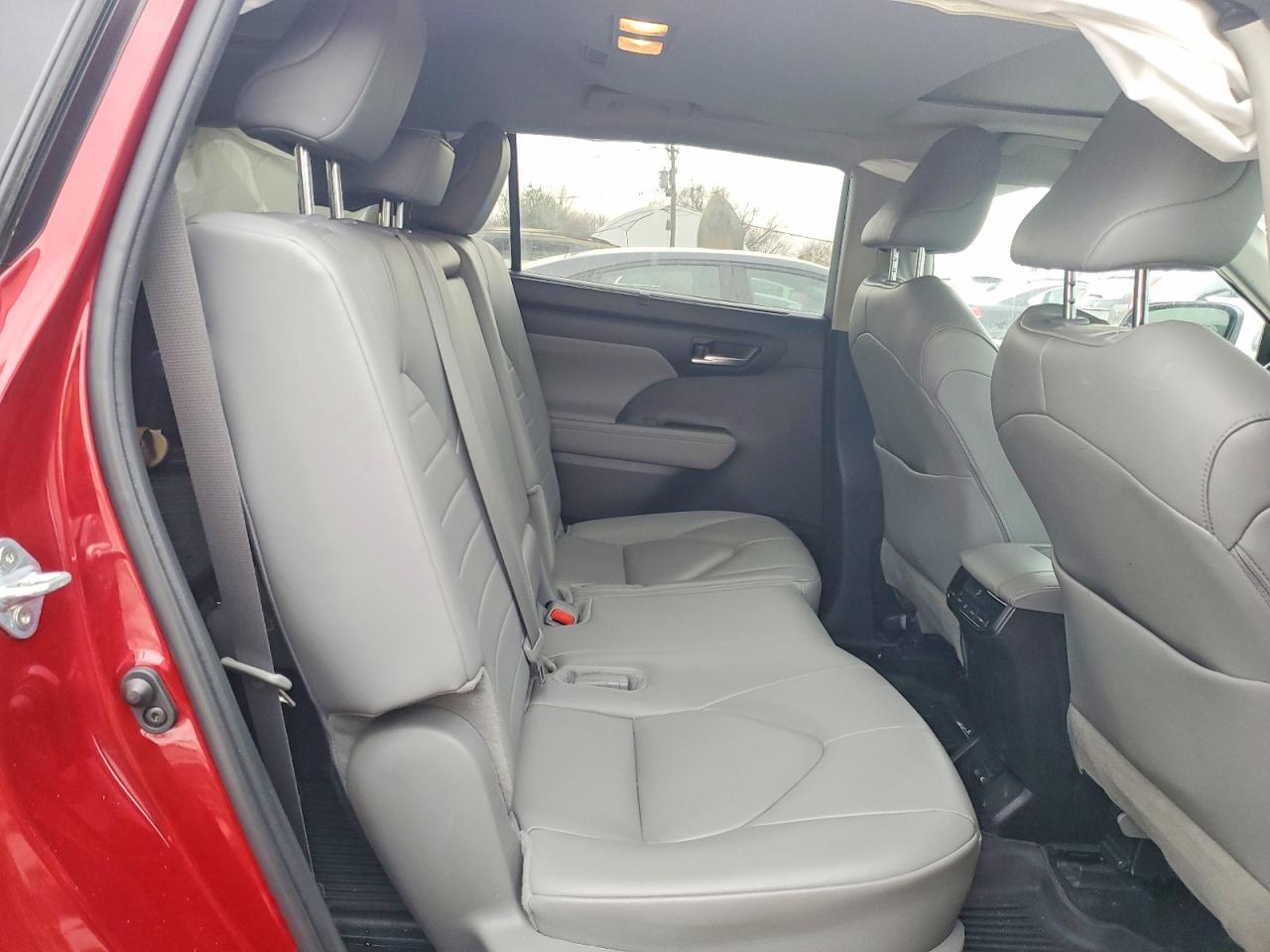 2024 TOYOTA HIGHLANDER LE photo 11