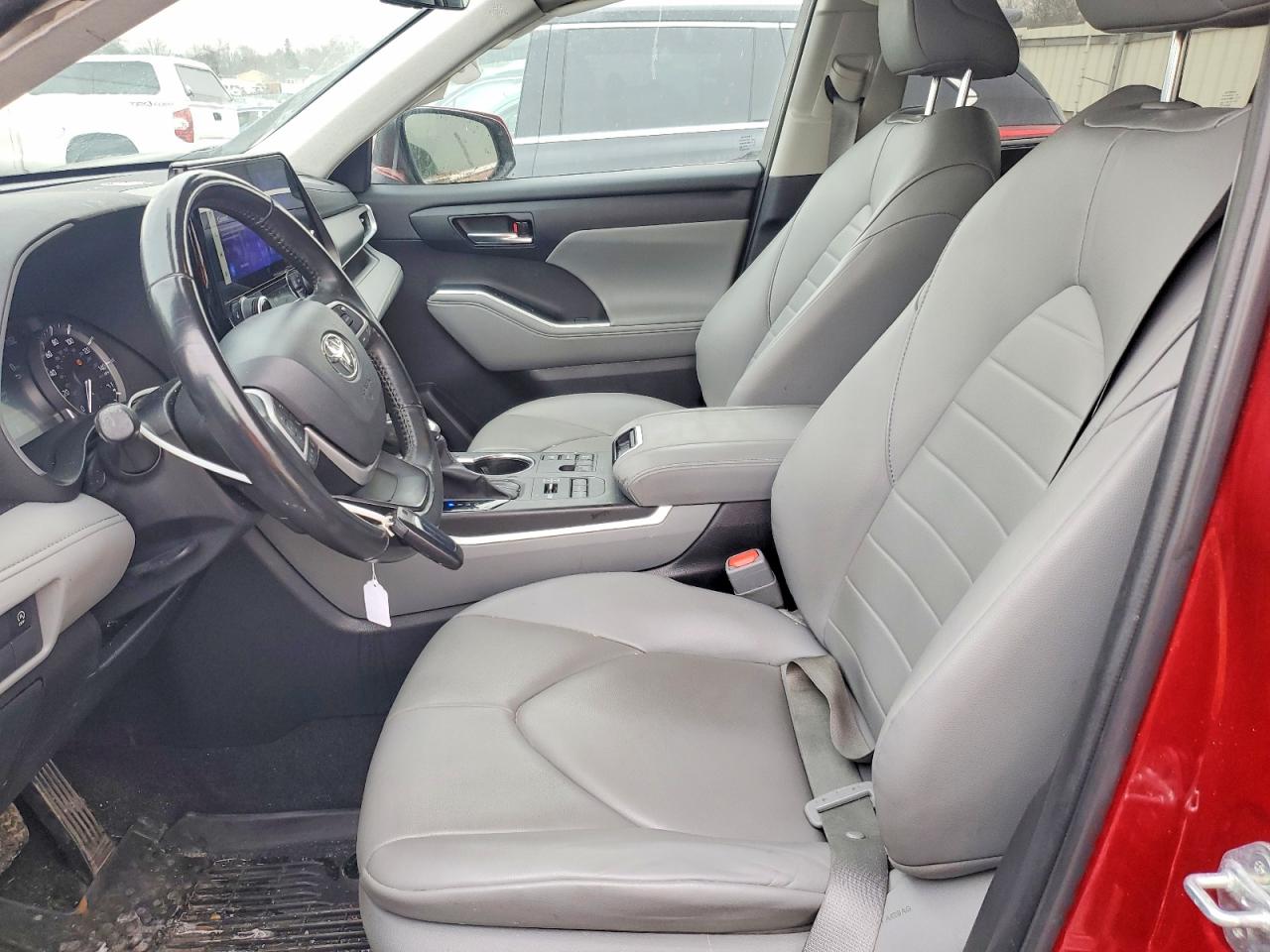 2024 TOYOTA HIGHLANDER LE photo 7