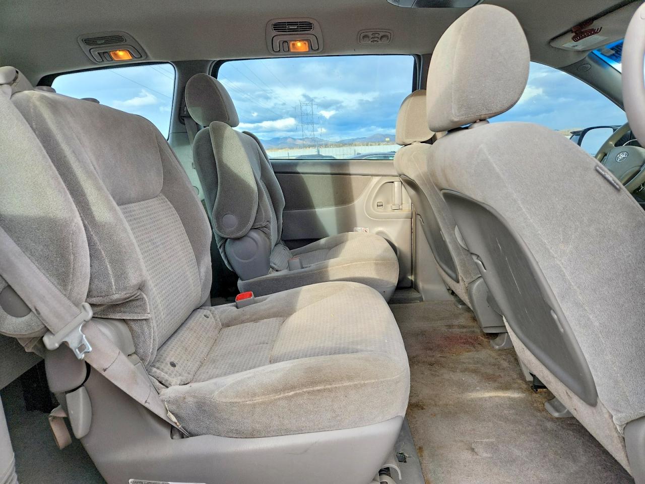2008 TOYOTA SIENNA CE photo 11