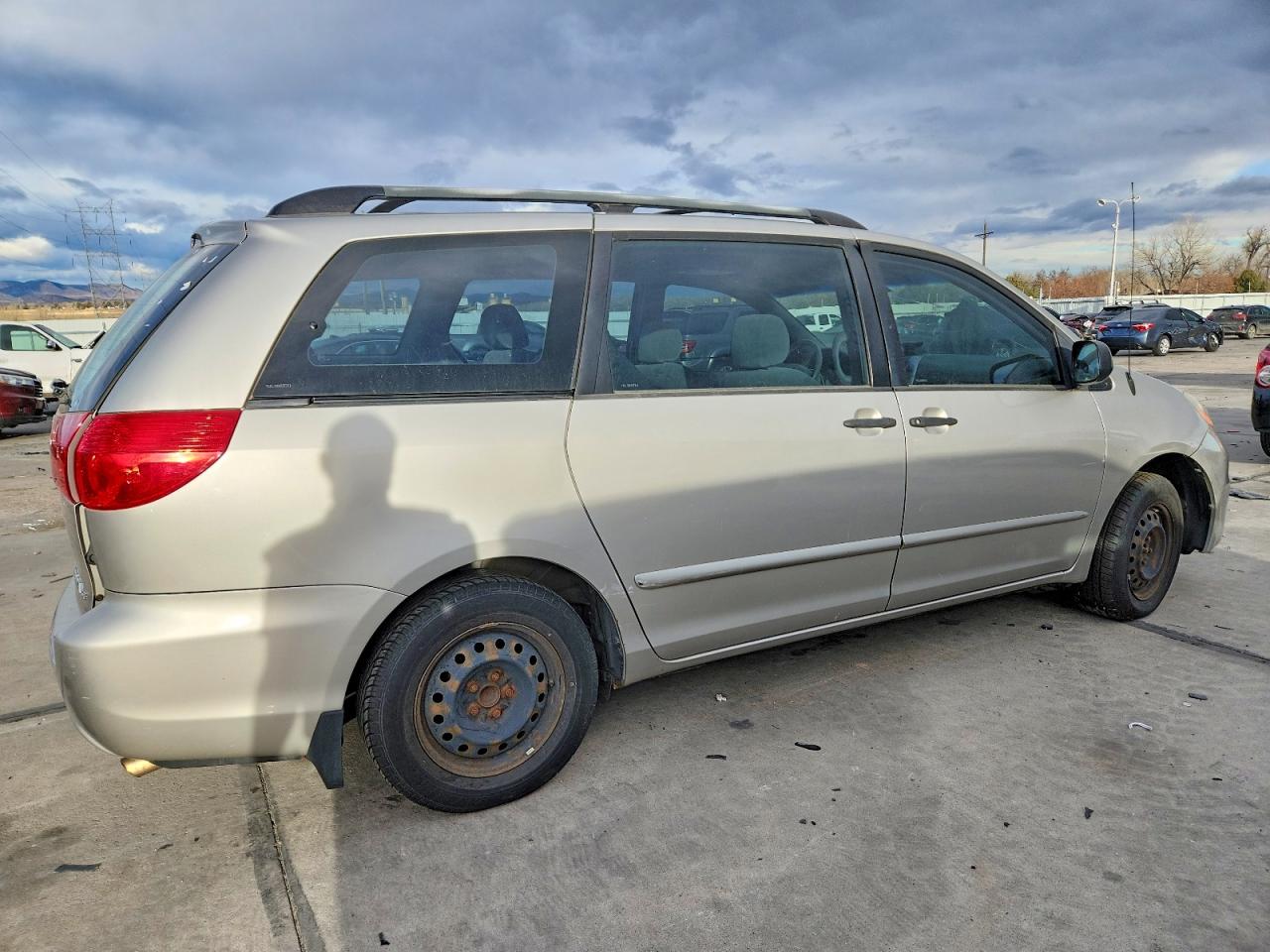 2008 TOYOTA SIENNA CE photo 3