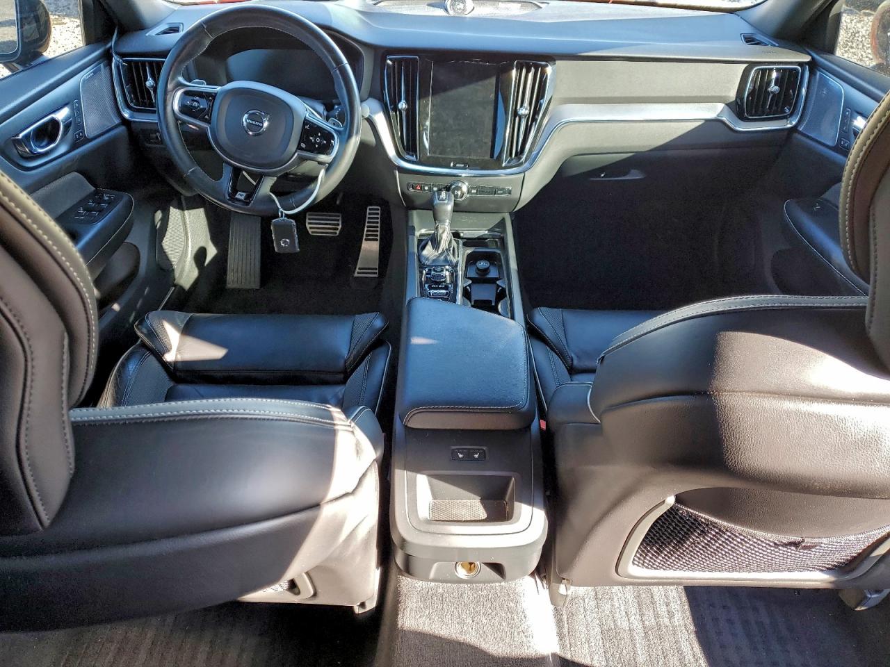 2019 VOLVO S60 T6 R-DESIGN photo 8