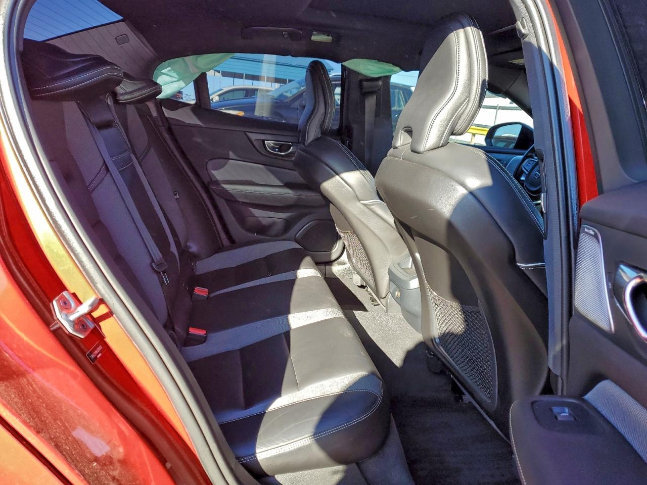 2019 VOLVO S60 T6 R-DESIGN photo 10