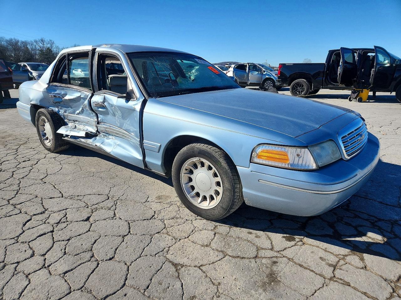 2000 FORD CROWN VICTORIA LX photo 4
