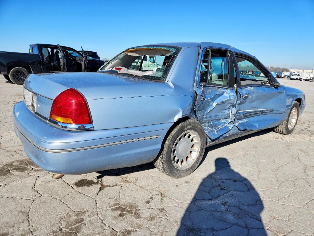 2000 FORD CROWN VICTORIA LX photo 3