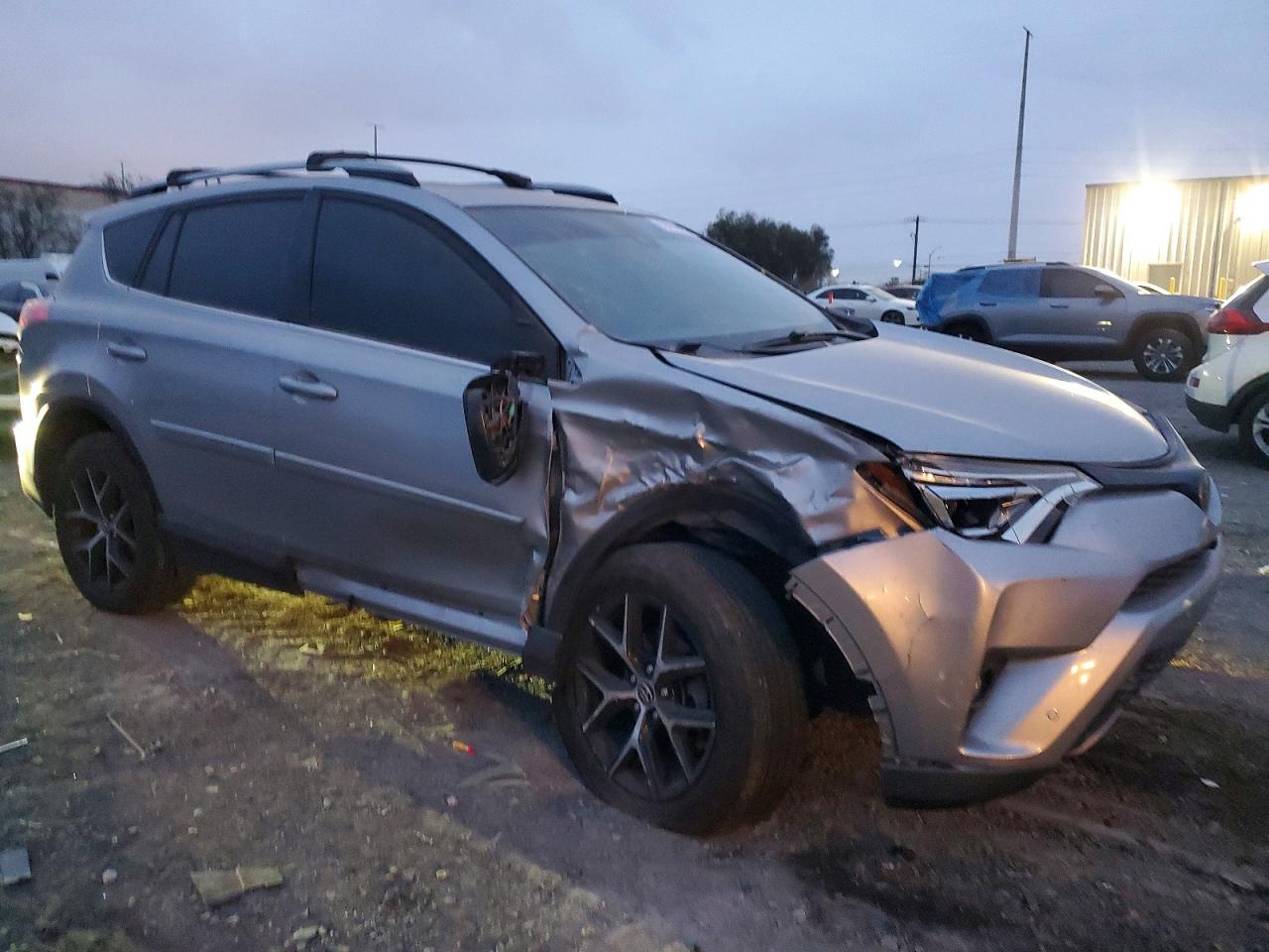 2018 TOYOTA RAV4 SE photo 4