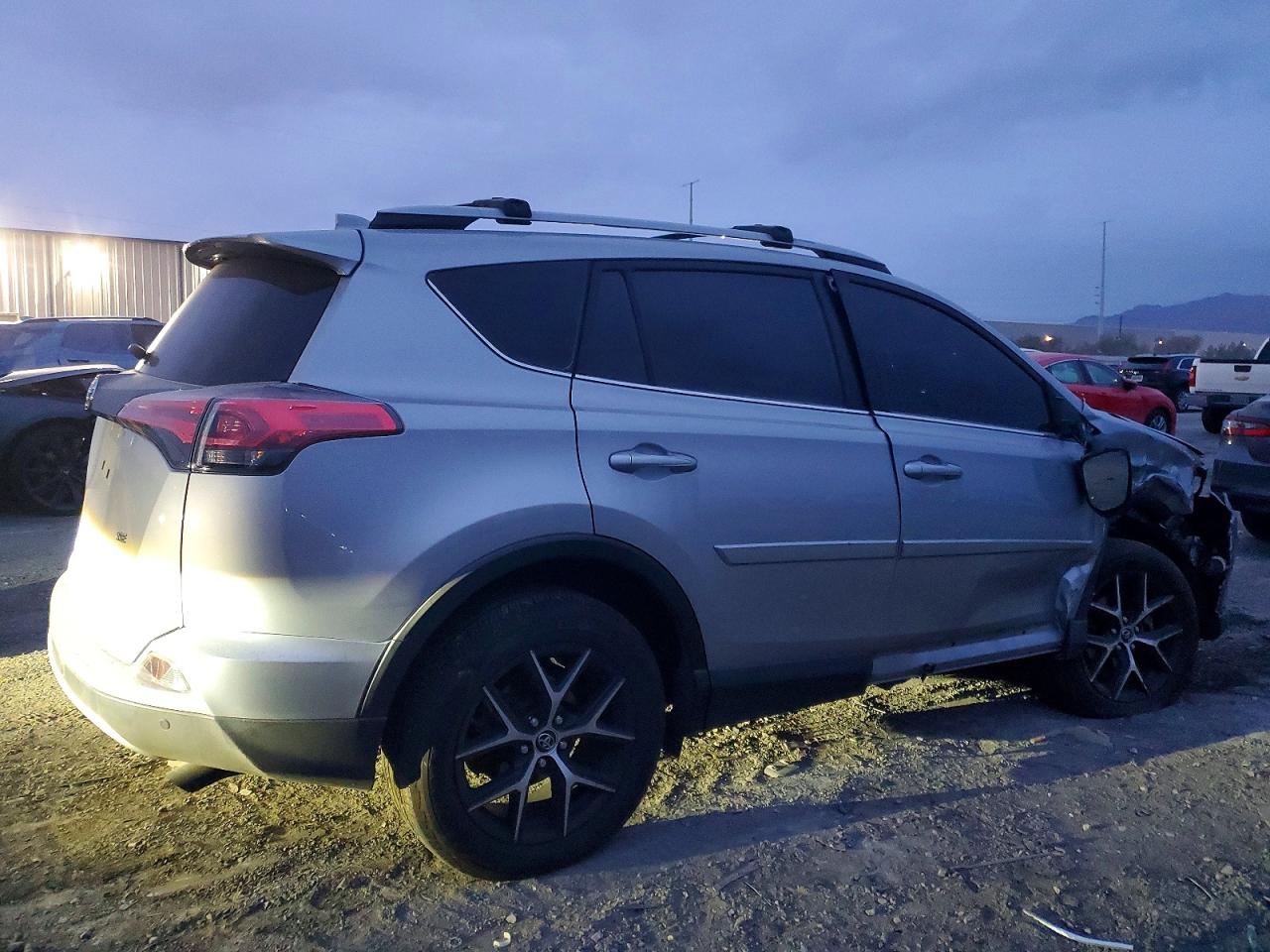 2018 TOYOTA RAV4 SE photo 3