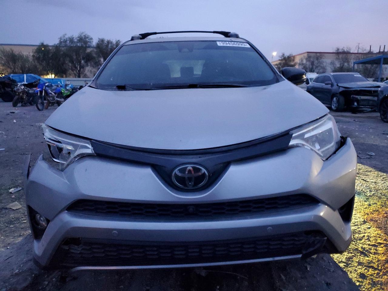 2018 TOYOTA RAV4 SE photo 5