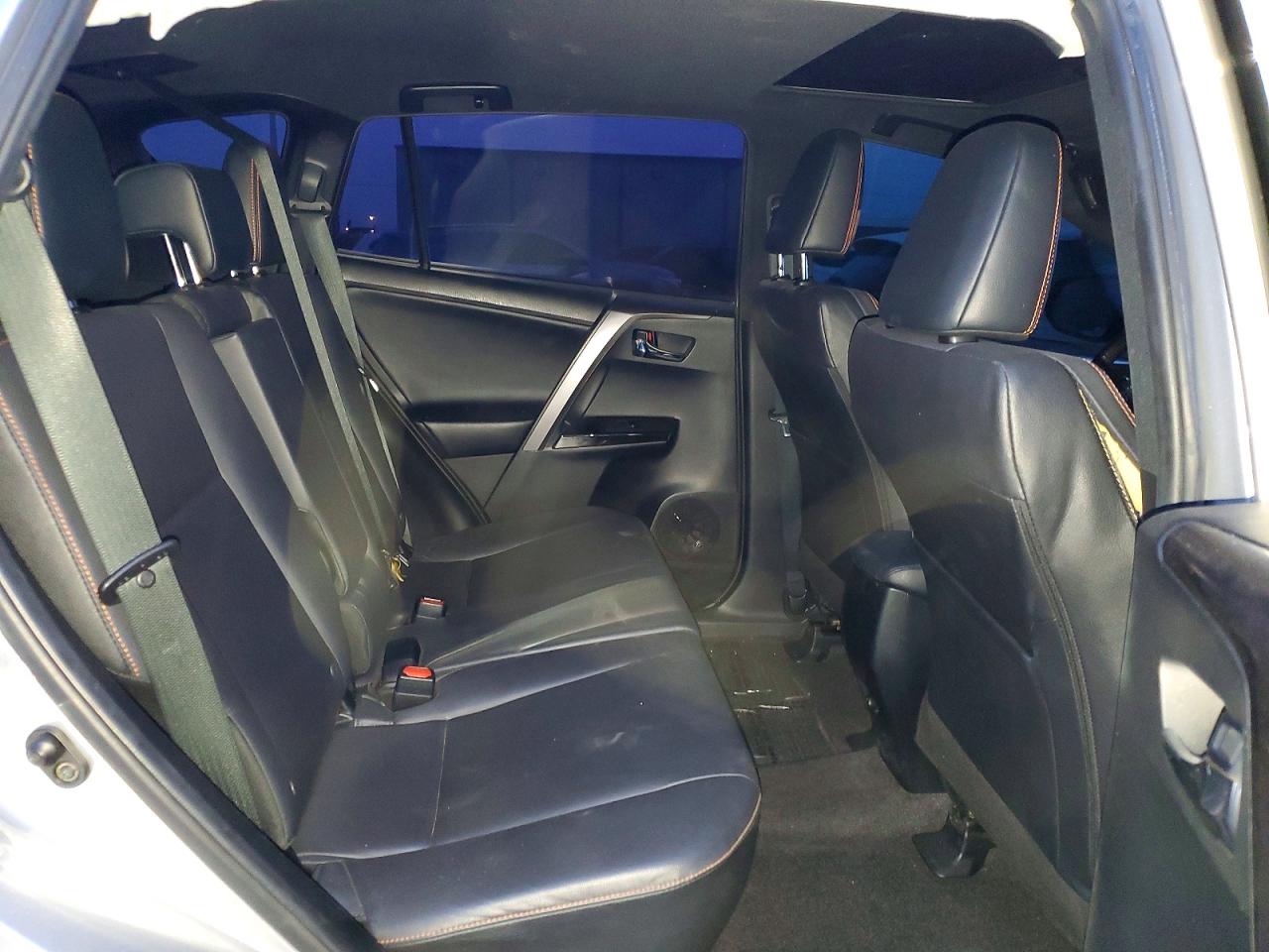 2018 TOYOTA RAV4 SE photo 11