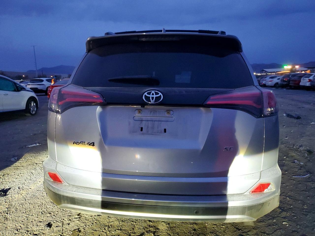 2018 TOYOTA RAV4 SE photo 6