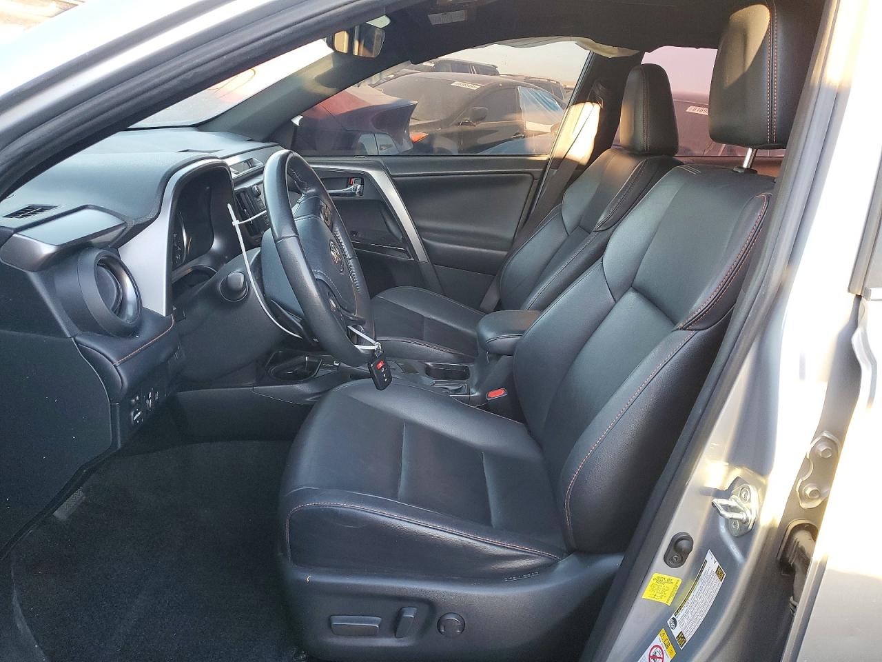2018 TOYOTA RAV4 SE photo 7