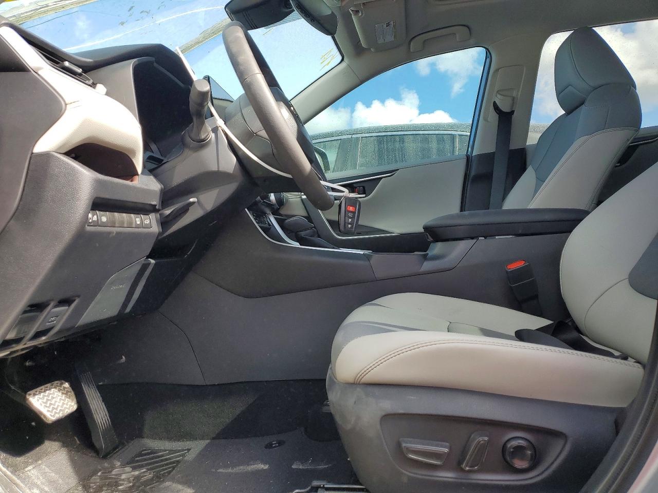 2025 TOYOTA RAV4 LIMITED photo 7