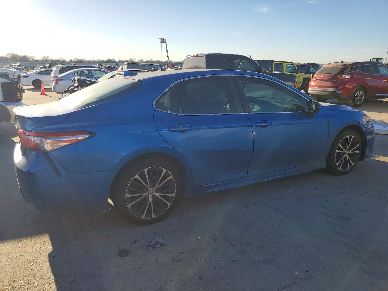 2019 TOYOTA CAMRY L photo 3