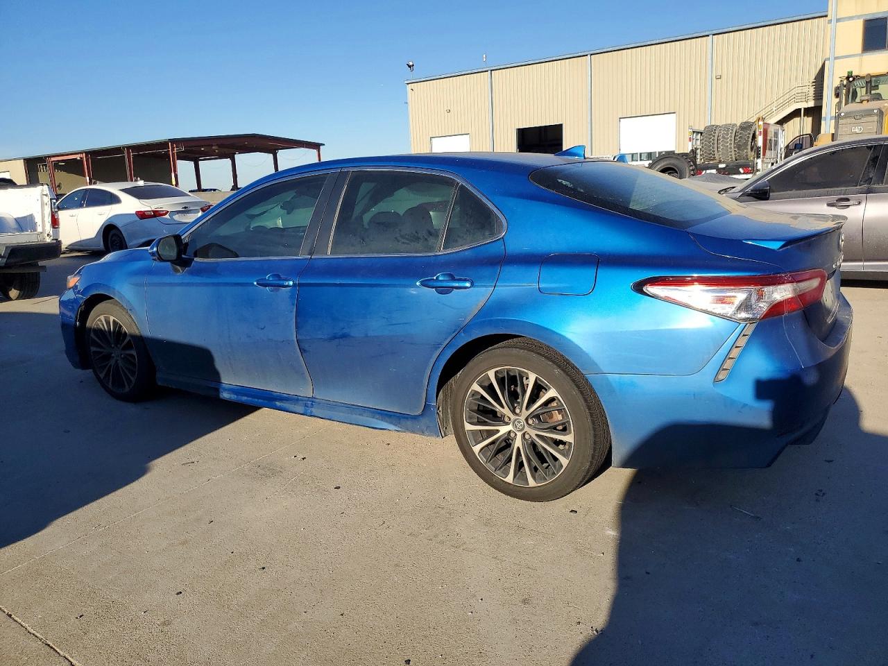 2019 TOYOTA CAMRY L photo 2