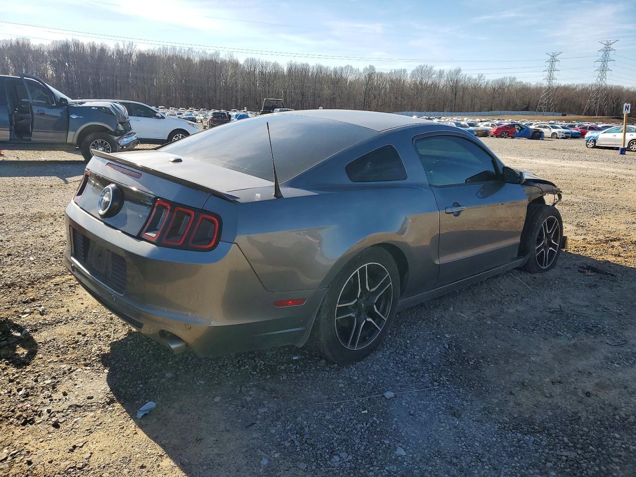 2013 FORD MUSTANG photo 3