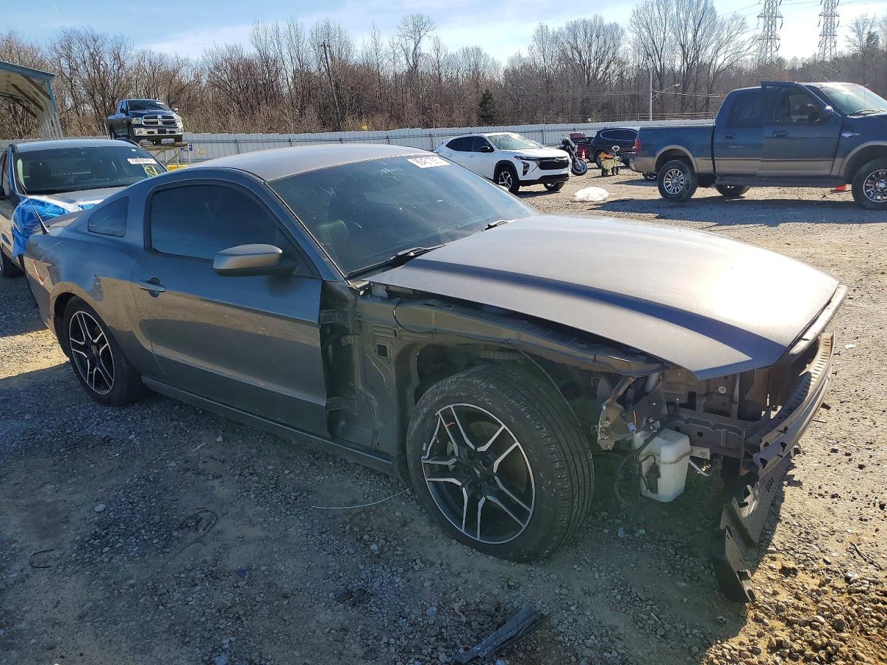 2013 FORD MUSTANG photo 4