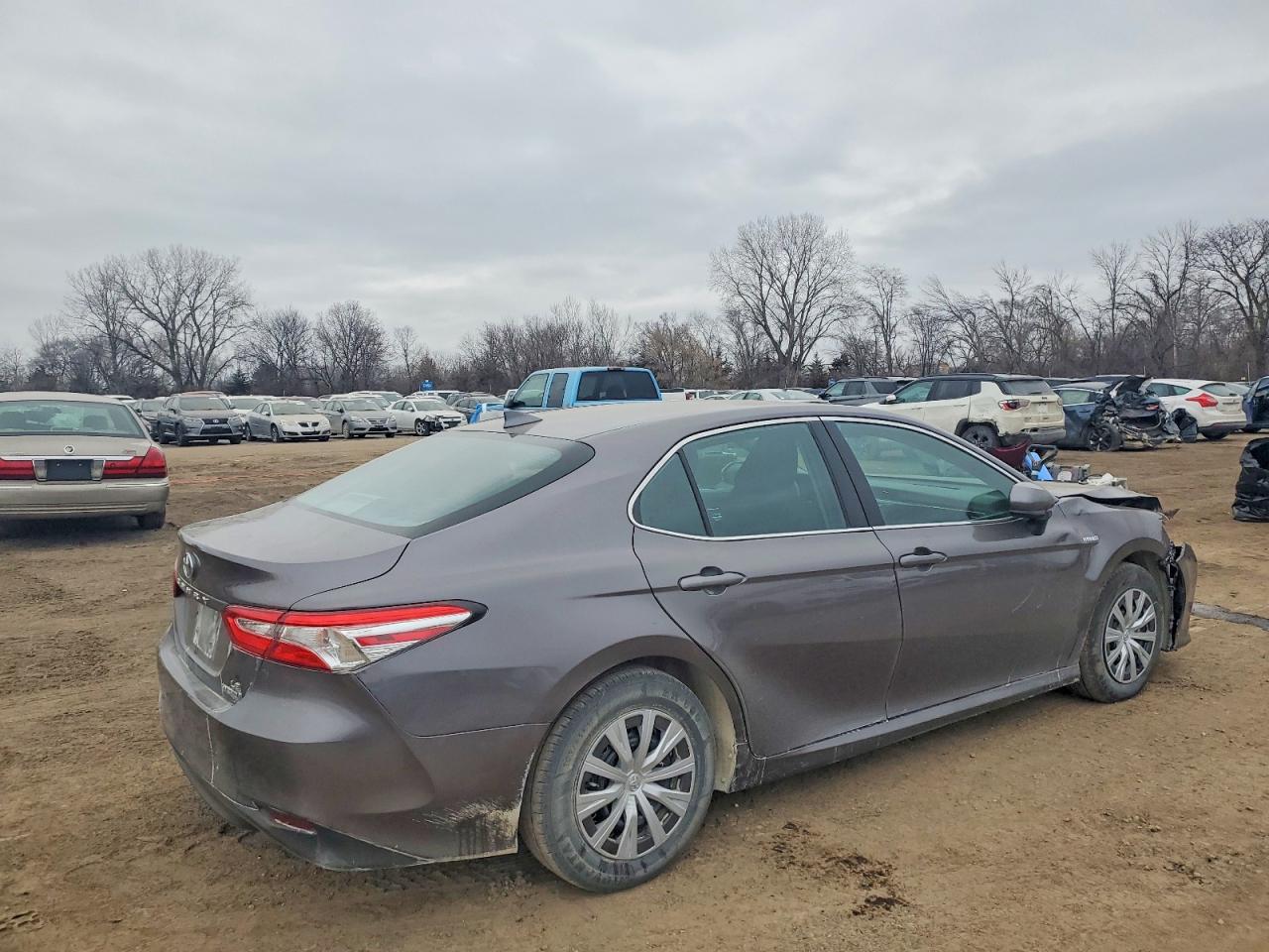 2020 TOYOTA CAMRY LE photo 5