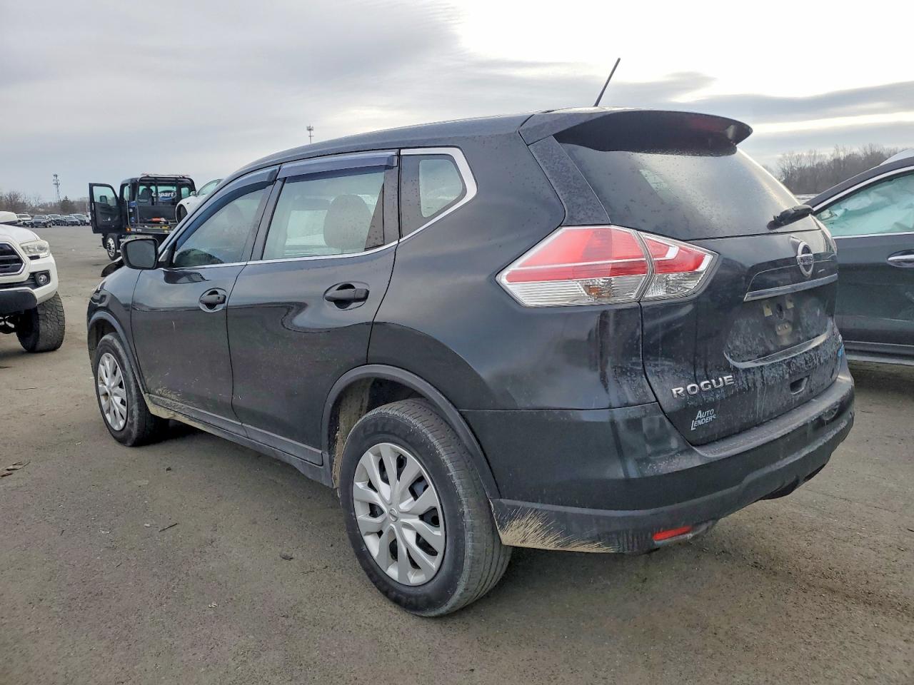 2016 NISSAN ROGUE S photo 2