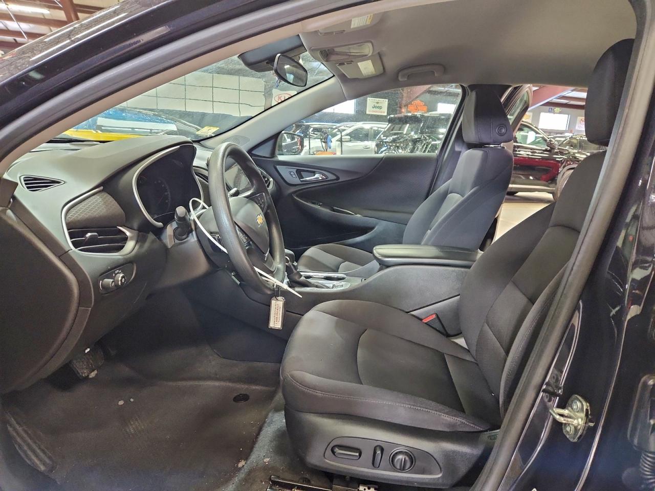 2023 CHEVROLET MALIBU LT photo 13