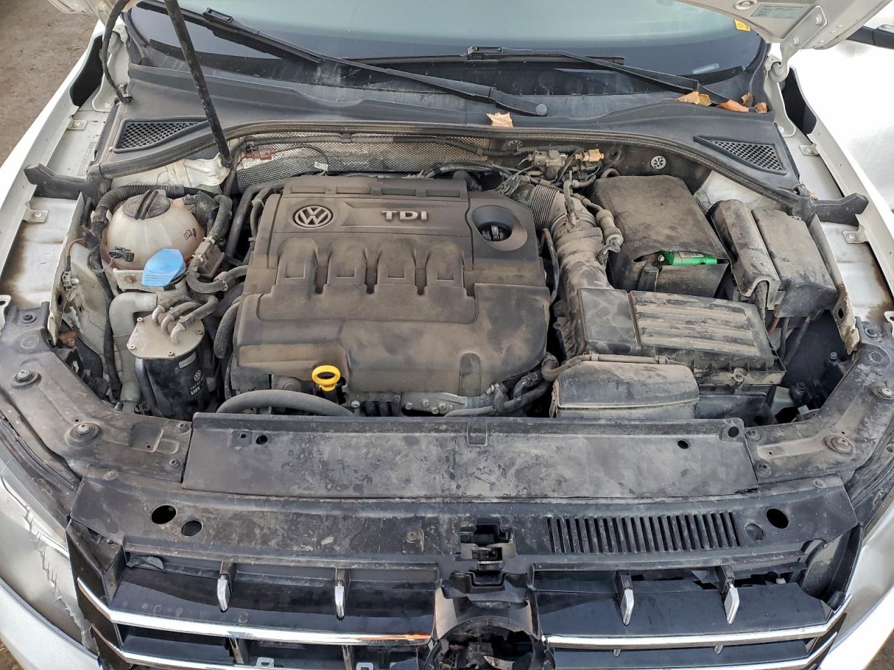 2015 VOLKSWAGEN PASSAT SE photo 11