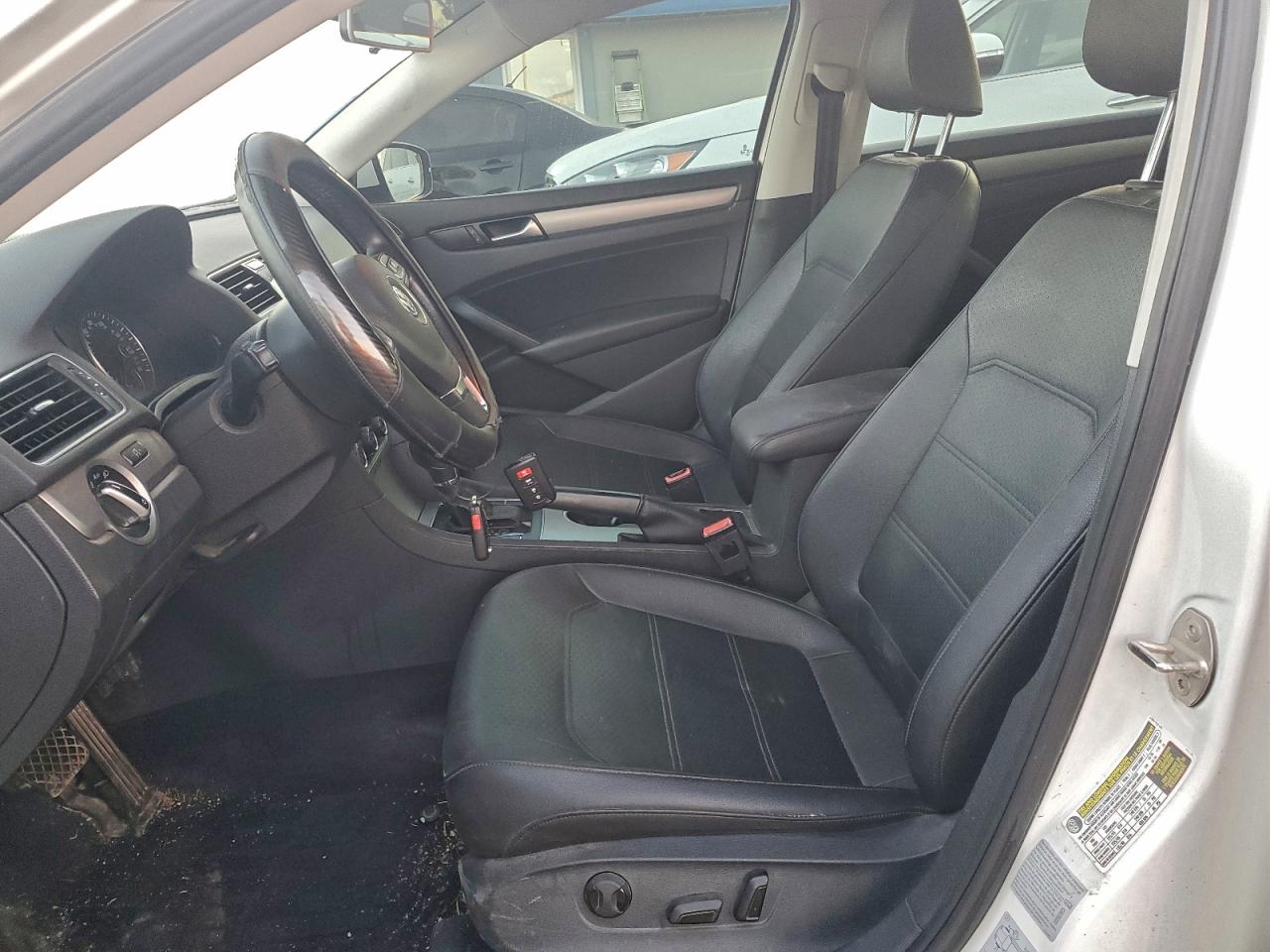 2015 VOLKSWAGEN PASSAT SE photo 7