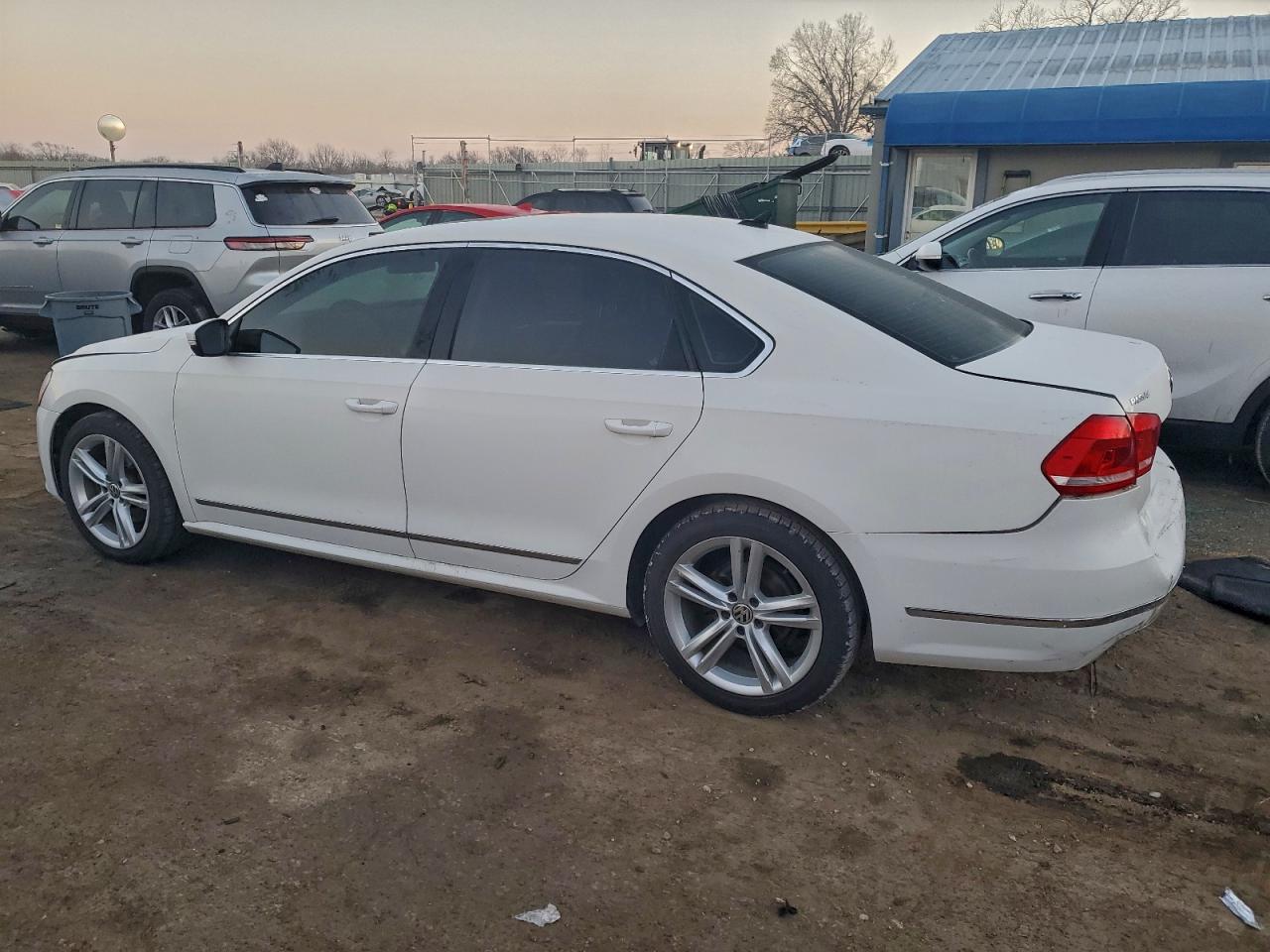 2015 VOLKSWAGEN PASSAT SE photo 2