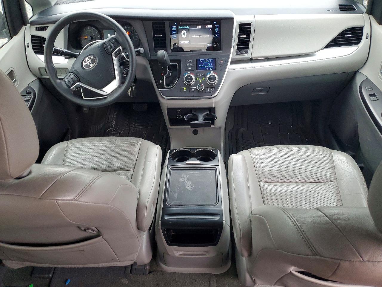 2015 TOYOTA SIENNA LE photo 8